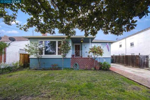 142 School St, West Pittsburg, CA 94565-3832