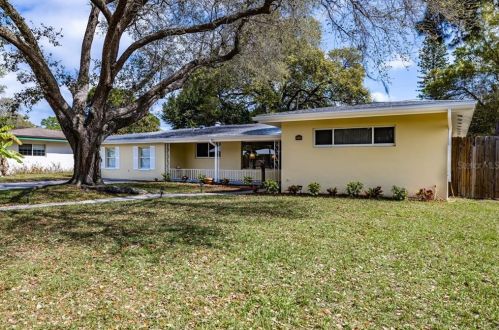 5968 Grove St, Saint Petersburg, FL 33705-5538