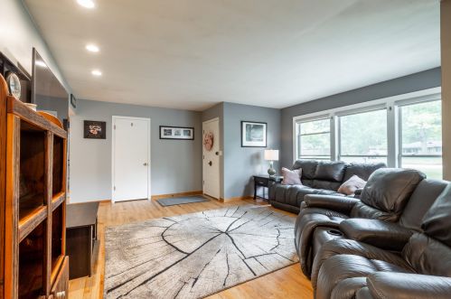 14521 Woodland Dr, Waukesha, WI 53151-2364