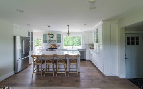 792 Newmans Ln, Martinsville, NJ 08836-2135