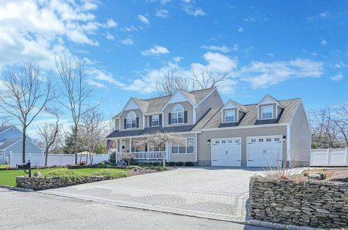 4 Vera Ct, South Setauket, NY 11720-3892