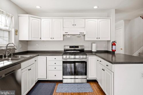 301 Belford Dr, Princeton NJ  08540-9000 exterior