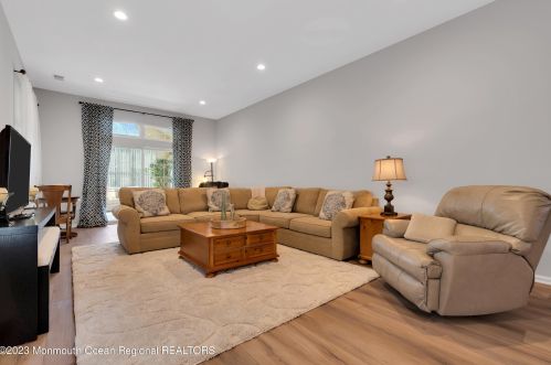 11 Dawnwinds Ct, Lakewood NJ  08701-7517 exterior