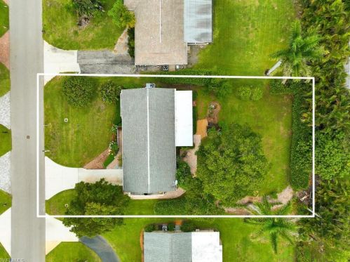 1121 Illinois Dr, Naples, FL 34103-3848