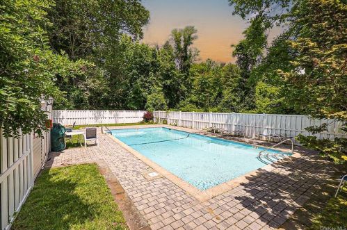 12 Brookwood Rd, New Rochelle NY  10804-1841 exterior
