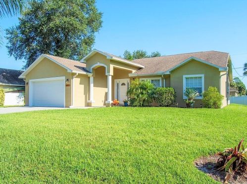 682 Vocelle Ave, Sebastian, FL 32958-4480