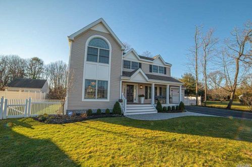 329 Woodland Dr, Brightwaters, NY 11718-1924