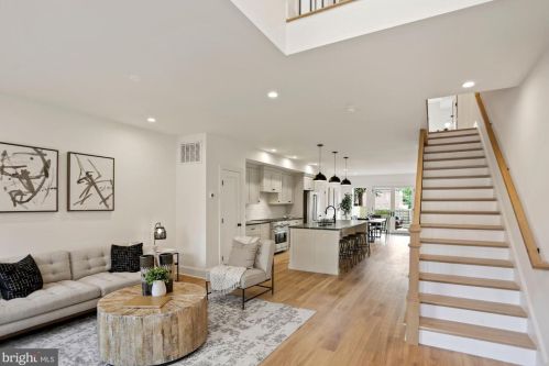 953 14th St, Washington, DC 20003-4414
