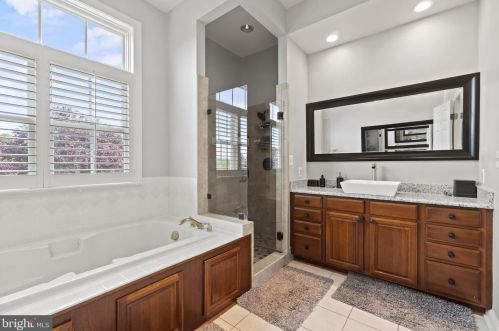 17621 Stonegait Ct, Round Hill VA  20141-2264 exterior