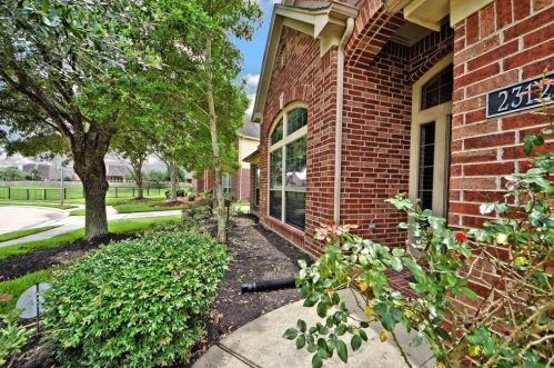 2312 Lilac Breeze Ln, Pearland, TX 77584-1770