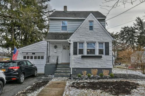 47 Southward Ave, Congers, NY 10920-2050