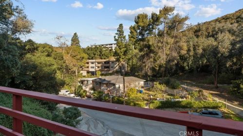 1942 Los Encinos Ave, Glendale CA  91208-2113 exterior