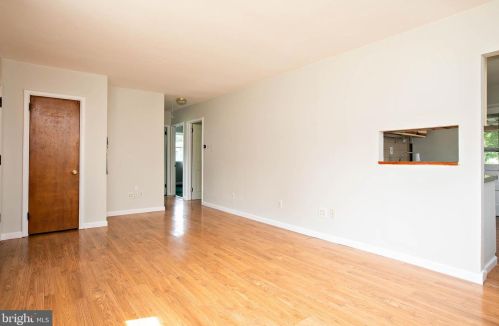 121 Hannold Blvd, West Deptford NJ  08096-1815 exterior