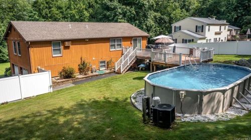 4 Baxter Ct, Mahopac, NY 10541-4502
