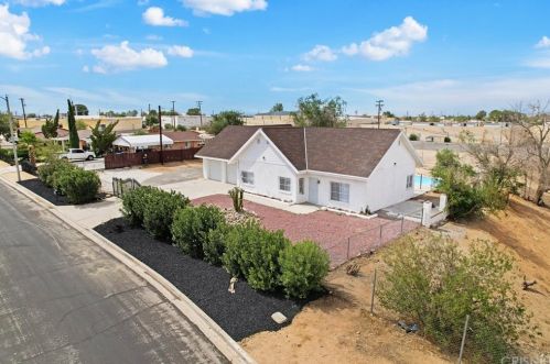 16320 Desert Knoll Dr, Victorville, CA 92395-4037