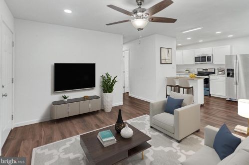 4214 Hemingway Dr, Woodbridge, VA 22193-5117