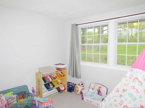 132 Turnbull Rd, New Hartford CT  06057-4136 exterior