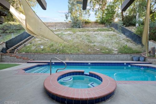 27025 Las Mananitas Dr, Santa Clarita CA  91354-2205 exterior