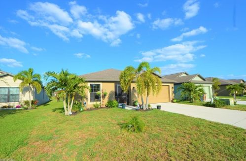 167 Shadowview Ct, Lehigh Acres, FL 33974-0802