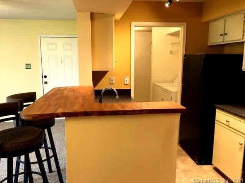 79 Leafwood Ln, Groton, CT 06340-6295