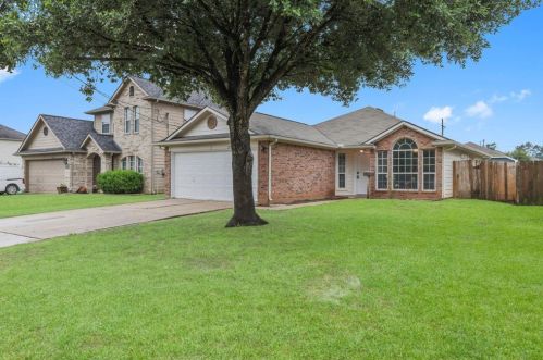 2314 Shady Pine Dr, Conroe TX  77301-3352 exterior