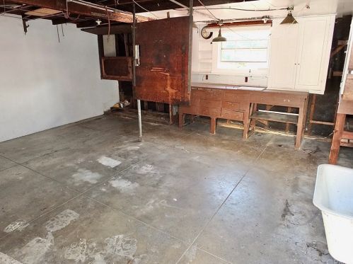 2610 Kansas Ave, South Gate CA 90280-4021 exterior