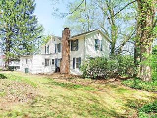 35 Hickok Ave, Bethel, CT 06801-1407