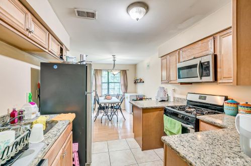 1511 Green Hollow Dr, Iselin NJ  08830-2946 exterior