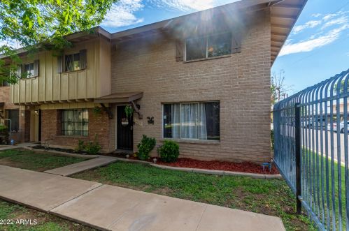 6737 44th Ave, Glendale, AZ 85301-3603