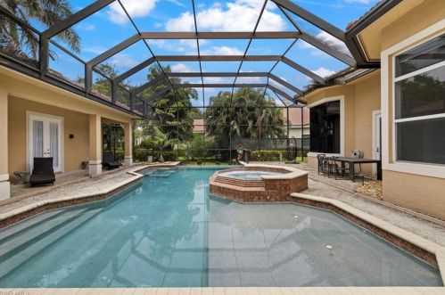 7834 Classics Dr, Naples FL  34113-3043 exterior