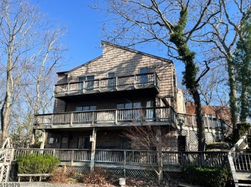 142 Magee Rd, Skyline Lakes NJ  07456-1123 exterior