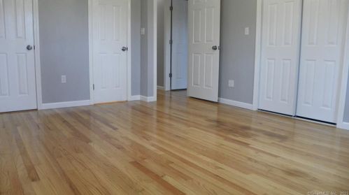 8 Oak Dr, East Hampton CT  06447-1133 exterior