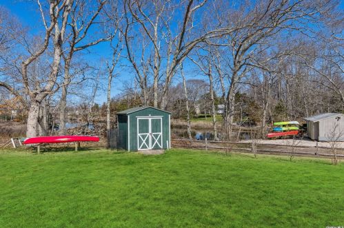 305 Bayberry Rd, Southold NY  11971-4436 exterior