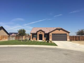 700 Promenade Ct, Bakersfield, CA 93263-3569
