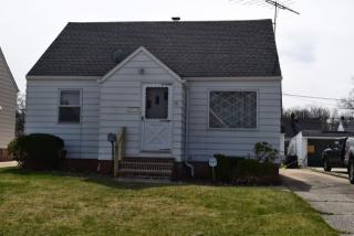 21730 Tracy Ave, Cleveland, OH 44123-2965
