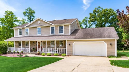 1444 Colburn Dr, Zanesville, OH 43701-7053