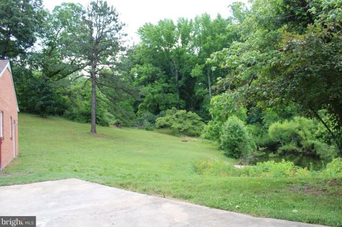 9085 James Madison Pkwy, Owens VA  22485-4903 exterior