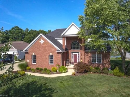 5019 Pebblehurst Dr, Cuyahoga Falls, OH 44224-5933