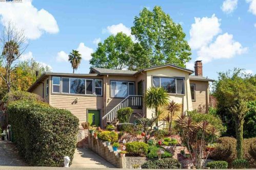 7950 Hillmont Dr, Oakland, CA 94605-3521