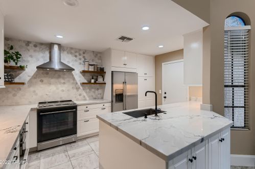 1726 Behrend Dr, Phoenix, AZ 85024-1204