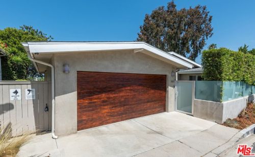 3423 Scadlock Ln, Van Nuys CA  91403-4915 exterior