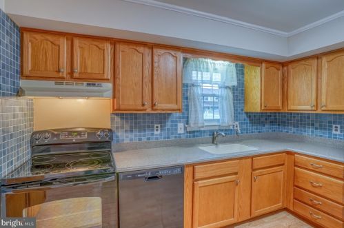 42 Saratoga Dr, New Castle DE  19720-4232 exterior