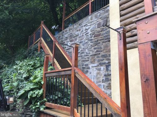 525 River Rd, Pipersville, PA 18947-9329