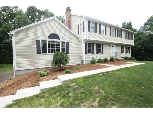 105 Isinglass Rd, Huntington, CT 06484-5816