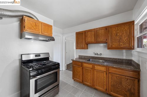 3006 14 Ave, Oakland CA 94602-1015 exterior