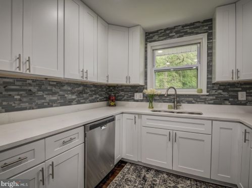 8813 Lagrange St, Lorton VA 22079-1643 exterior