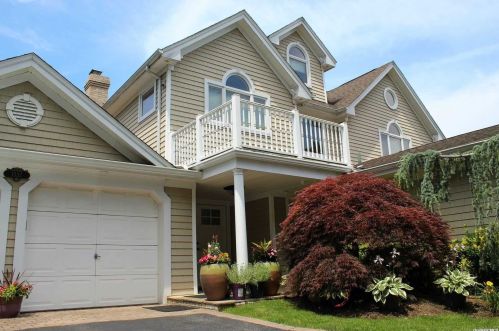1337 Carlls Straight Path, Huntington Station, NY 11746-5405