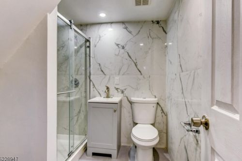 124 Camden Rd, Parsippany NJ  07054-3107 exterior