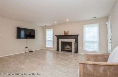 471 Hawthorne Pl, Morganville, NJ 07751-1745