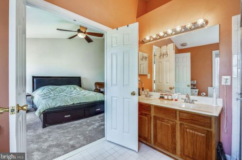 6102 Popes Creek Pl, Haymarket VA  20169-5421 exterior